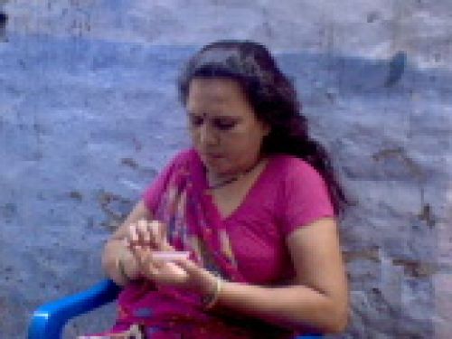 Aunti khule balo me