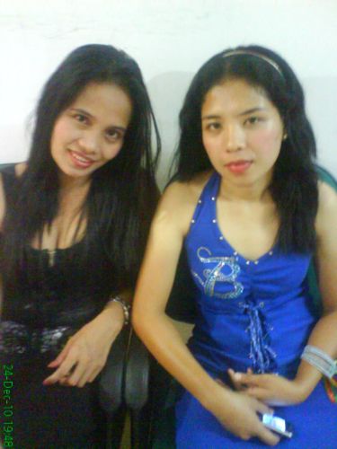 Fren wth me at party....