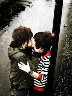 Kiss_under_tree.jpg